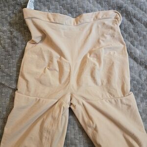 SPANX Mid Thigh Power Shaping Shorts. NWOT.